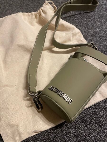 ジャックムス JACQUEMUS ドリンクホルダー 新品 ショルダー クロスボディ