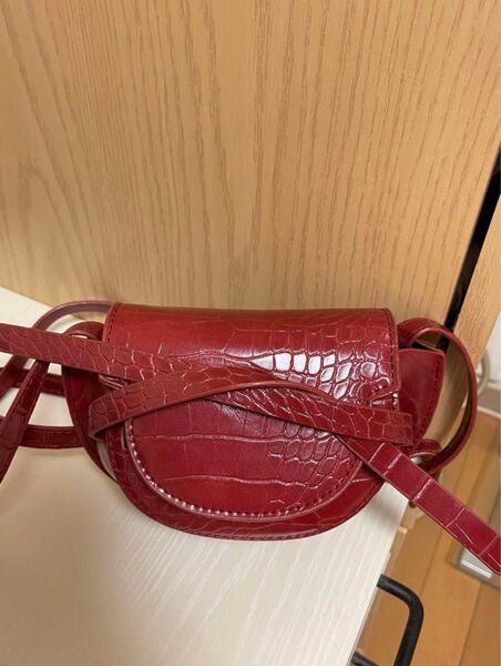 赤 クロコダイル風 ショルダーバッグ