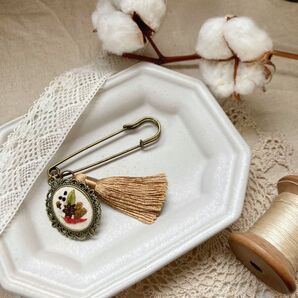 スパイスの刺繍ストールピン