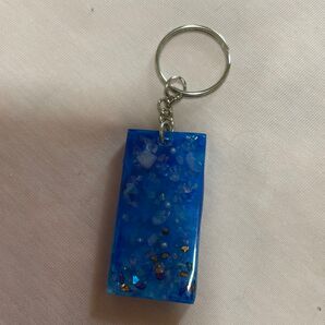 ハンドメイド レジン キーホルダー 青
