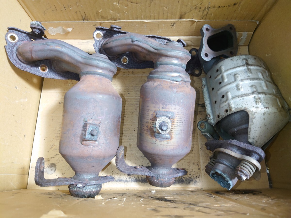 ダイハツ KF-VE KF-DET 触媒 4個 エキゾーストマニホールド ダイハツ KF-VE KF-DET 触媒 4個 エキゾーストマニホールド
