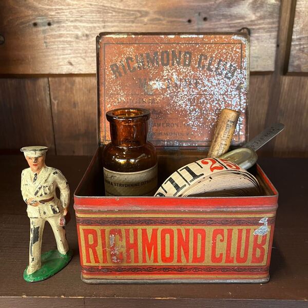 【ANTIQUES】タバコ缶 店舗什器 アンティーク 古着 US 店舗什器 古道 vintage Richmond club mixture 小物入れ ブリキ缶