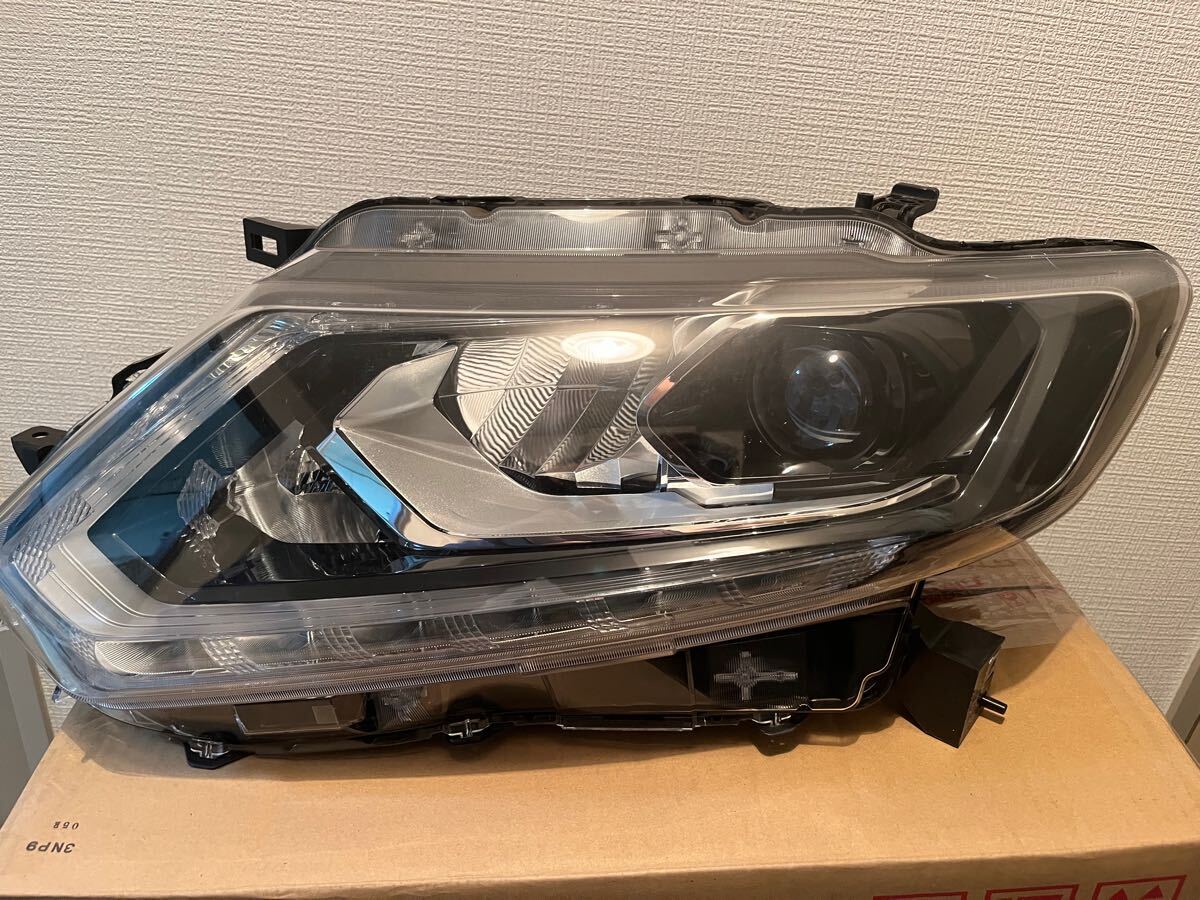日産 エクストレイル t32 前期 左 LED ライト koito 100 17942
