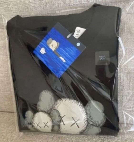 半袖 UNIQLO ユニクロ カウズ KAWS Tシャツ 黒 半袖 カウズ 100CM