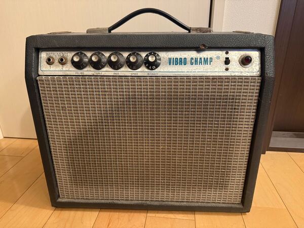 Fender Vibro Champ 70年代? 交換用真空管付き