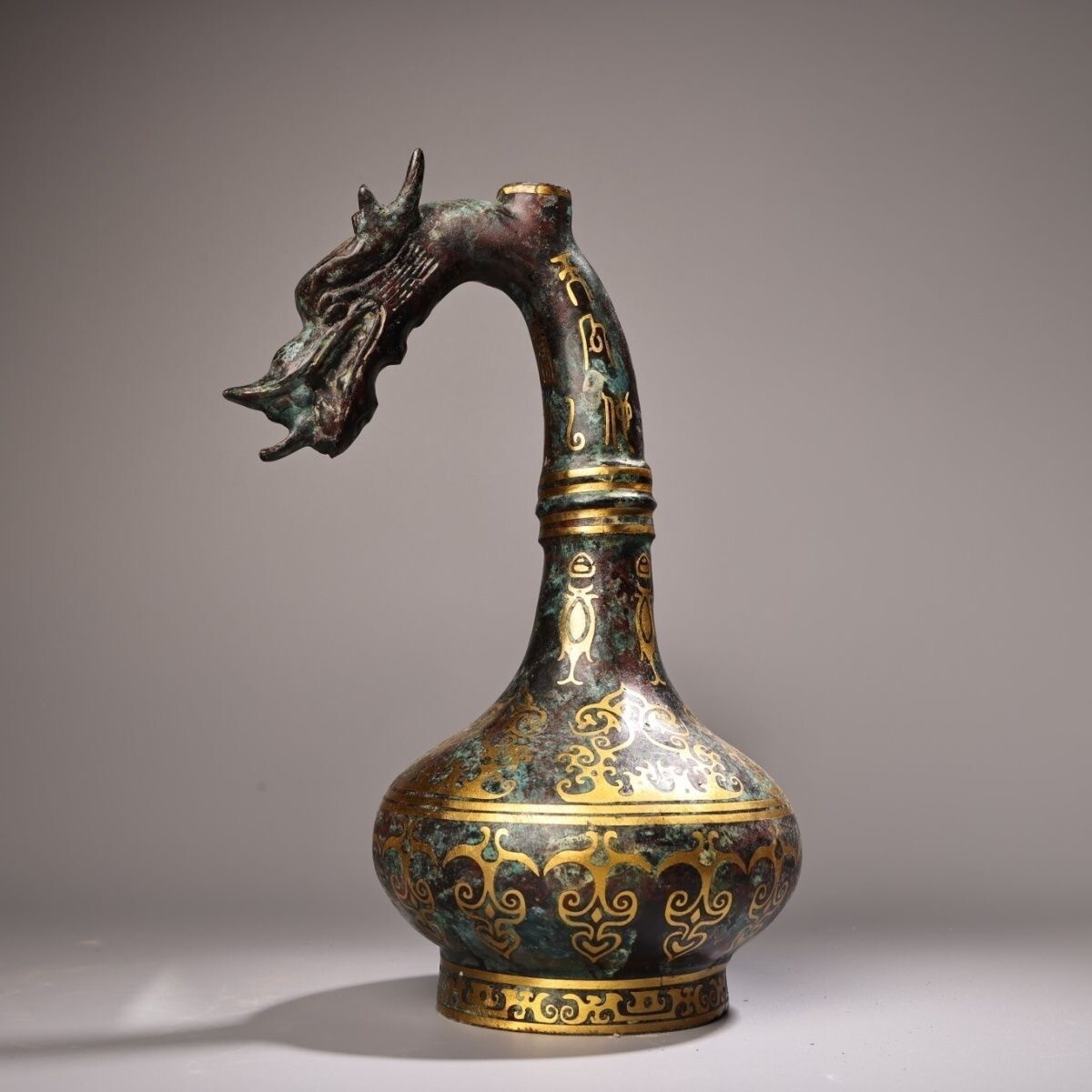 春秋戦国時代の青銅器 銅製の銘文入り 獣首扁壺酒器 古董 春秋戦国時代の青銅器 銅製の銘文入り 獣首扁壺酒器 古董