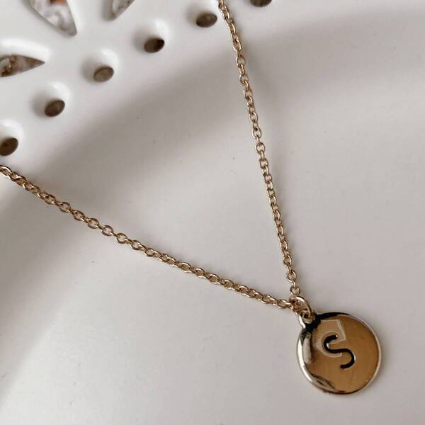 ネックレス ショート イニシャル アルファベット S ゴールドカラー MDB 美品☆Vintage jewelry accessories R0207