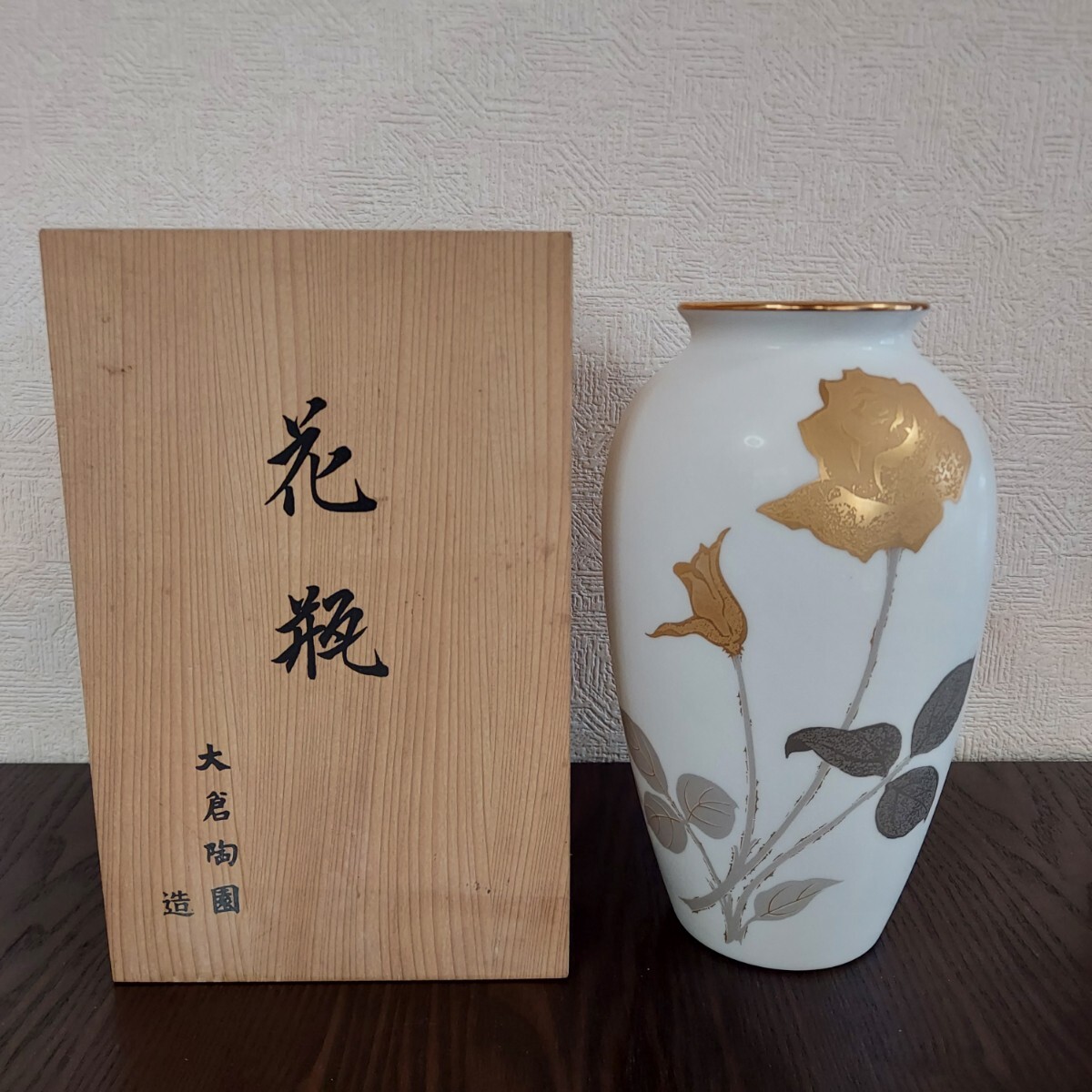 Yahoo!オークション -「大倉陶園 花瓶 金蝕バラ」の落札相場 Yahoo!オークション -「大倉陶園 花瓶 金蝕バラ」の落札相場