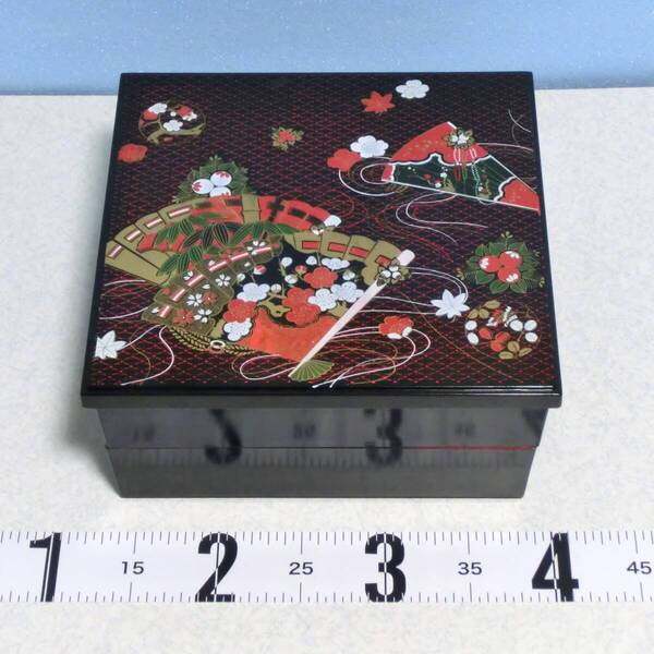 【送料込】◆中古使用品◆ 重箱 二段 お正月 入れ子式 黒 約27cm角 おせち容器 プラ製