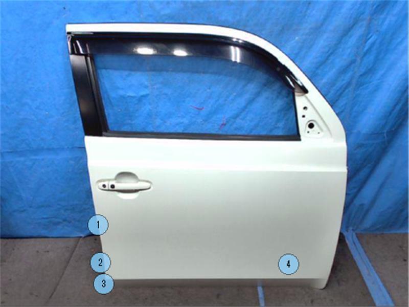 トヨタBBの右フロントドアホワイト フロントドア スピーカー付き トヨタBBの右フロントドアホワイト フロントドア スピーカー付き