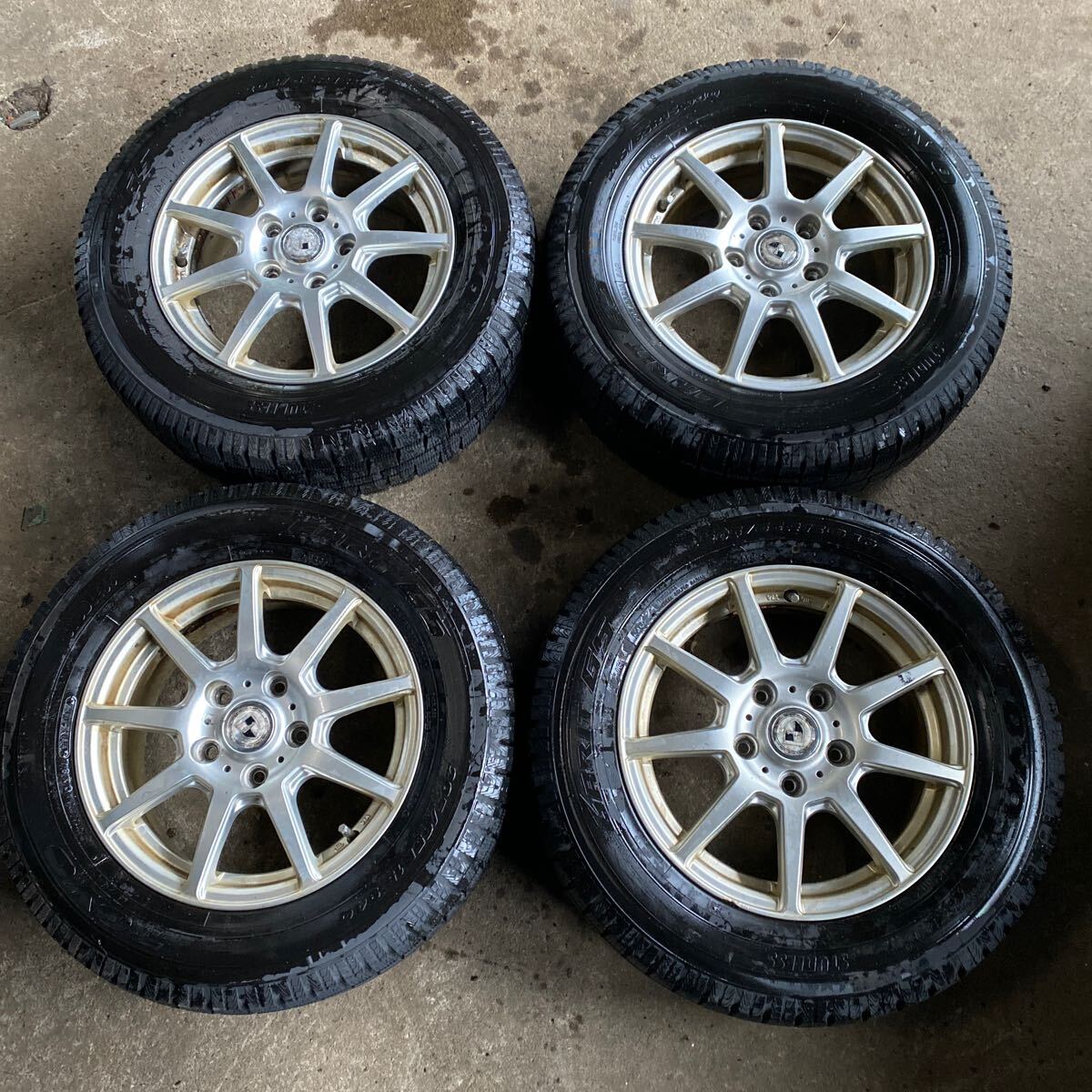 【超バリ溝】スタッドレスタイヤ 4本セット 205/65R15 TOYO 15×6J +53 5穴 PCD114.3 ステップワゴン ストリーム ノア ヴォクシー など