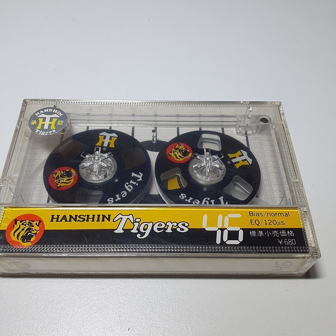 未開封】阪神タイガース 2点セット スリーブ 60枚入り×2 新品 未開封 オープンリール風阪神タイガースカセットテープ