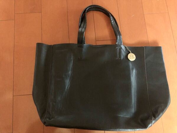 la la ca et la本革牛革大きいレザートートバッグ黒ブラックおよそ30×25×10cm♪