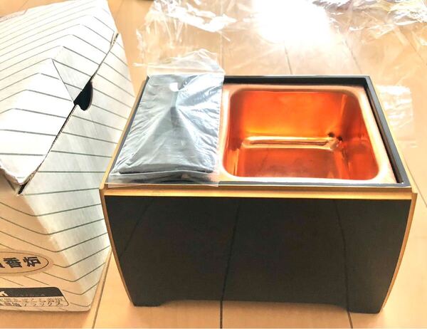 2回使用 美品 木質香炉 シルクの仏具 あぜくら香炉 黒無地 デラックス 葬式 法事 法要 お盆 お彼岸 先祖供養 匿名配送 仏具