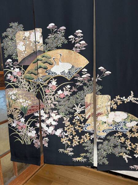 横幅〜137/丈幅〜134、着物リメイク暖簾、シルク、縁起物のれんー1点物作品!