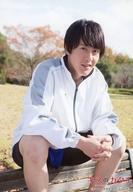 中古生写真(男性) BOYS AND MEN/土田拓海/膝上・衣装白・グレー・座り・両手組み/「キスのカタチ 11VARIATIONS