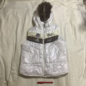 フード付ベスト フード着脱困難 小柄or中高生向 500円超10%オマケ 150胸囲70-78肩幅32身幅43着丈54cm ポリエス100% ポケ2 白 中国