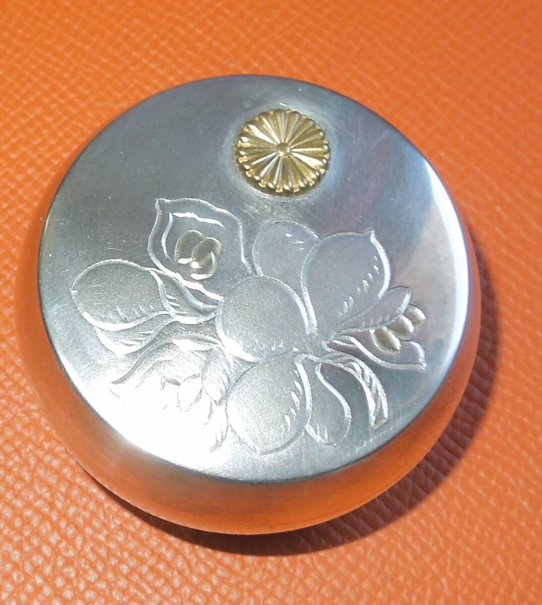 天皇御下賜品　銀製十六菊鳳凰文ボンボニエール　114g紙箱東Y7-0904⭐︎1F 天皇御下賜品 銀製十六菊鳳凰文ボンボニエール 114g紙箱東Y7