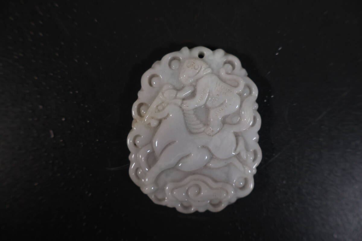 中国　玉石彫刻　神獣雕　玉器　玉牌　根付　C　R7136E 中国 玉石白玉彫刻 神獣 根付 紙鎮 置物 C 5936 彫刻・オブジェ