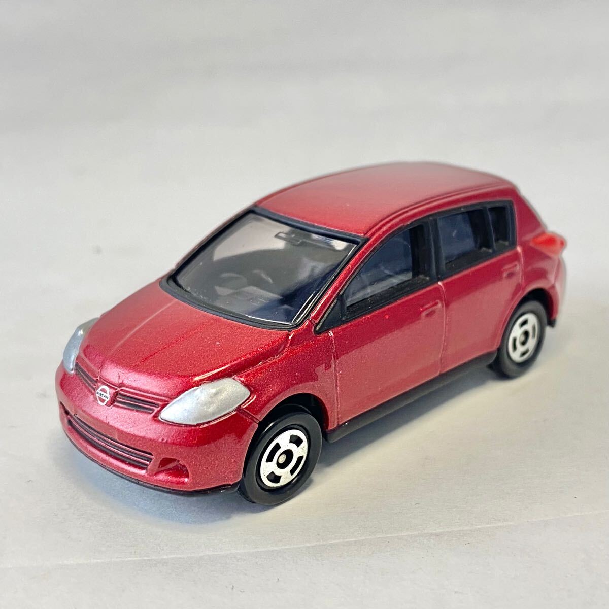 激レア! 非売品 トミカ カラーサンプル 日産 ティーダ ルミナスレッド 赤 Yahoo!オークション -「トミカ 日産ティーダ」の落札相場・落札価格