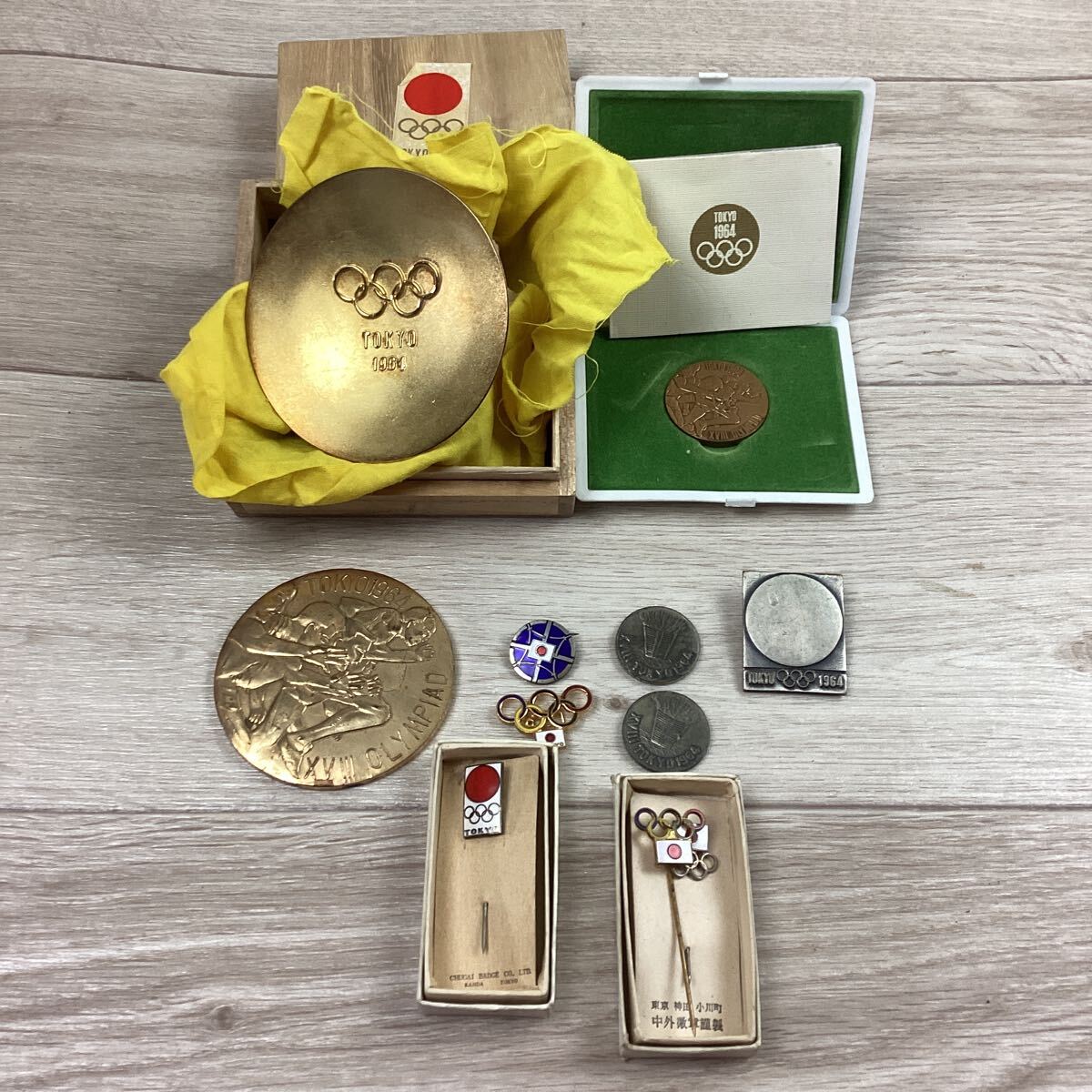 Yahoo!オークション -「東京オリンピック バッチ 1964」(記念品 Yahoo!オークション -「東京オリンピック バッチ 1964」(記念品