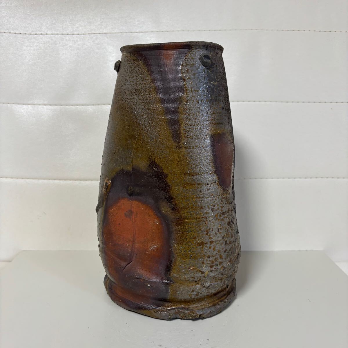 【備前焼:窯変三角花入】西川政美作(人間国宝・金重陶陽の直弟子)