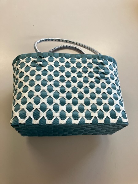 (みな・みな)ハンドメイド PPバンド 鞄 温泉・プール用かばん 中サイズ メタルグリーン×白 飾りつき