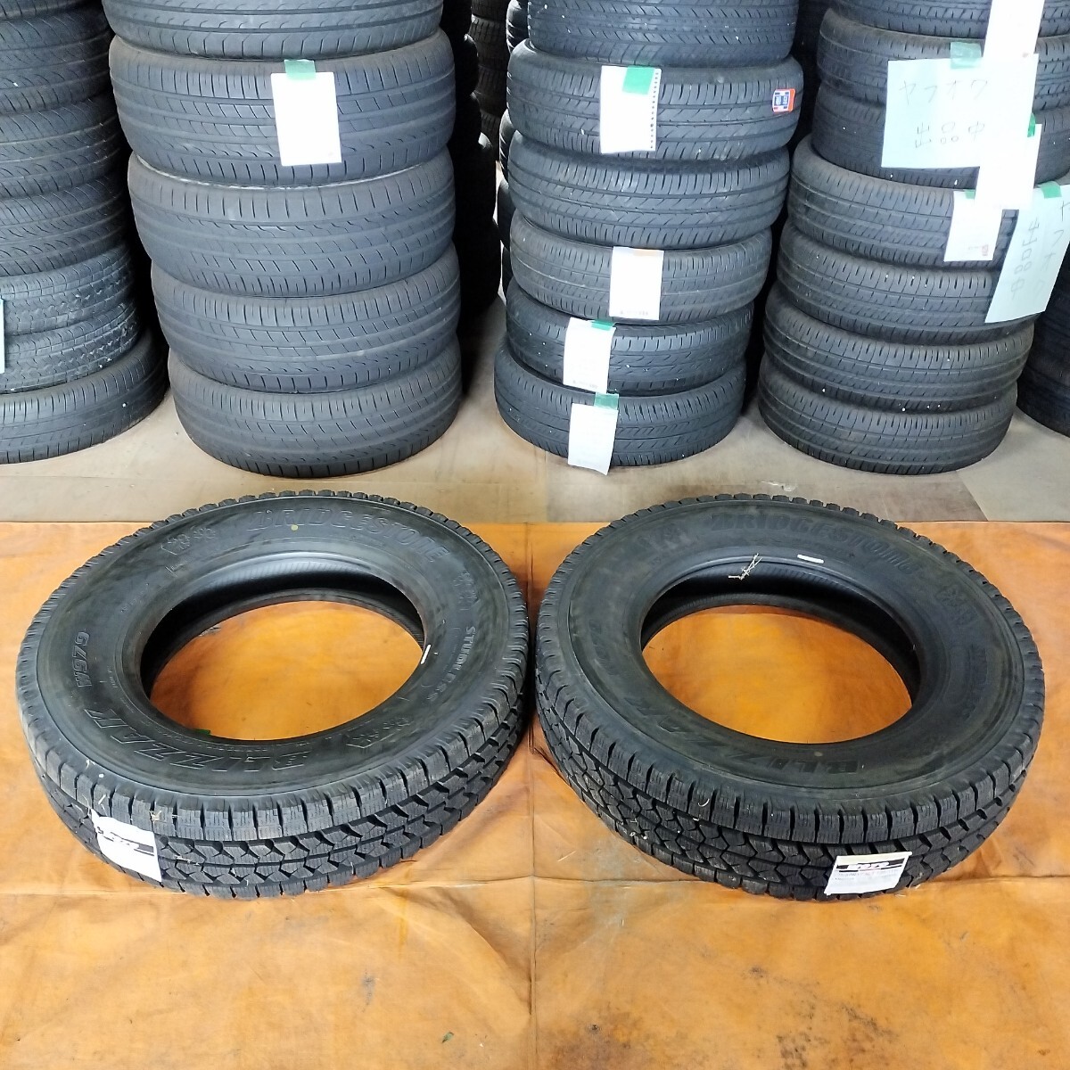 Yahoo!オークション -「205／80r17.5 スタッドレス」の落札相場