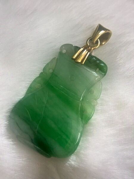 18K翡翠ペンダントトップ 無処理 グリーン 重さ30.0ct 31.4mm×18.00mm