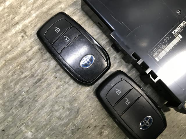 ヤリス 6AA-MXPH10 スマートキーコンピューター ハイブリッドG 202 899H0-K0021 8990H-K0040 ヤリス 6AA-MXPH10 スマートキーコンピューター ハイブリッドG 202 899H0-K0021 8990H-K0040