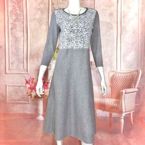 Tiaclasse グレージュホワイトパープル 小花柄ニットロングワンピース M