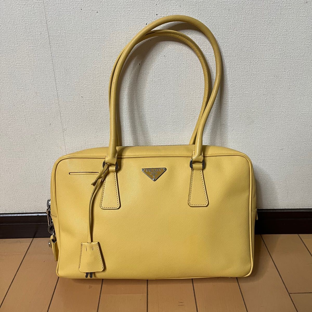 Yahoo!オークション -「prada ボーリングバッグ」(プラダ) (ふ Yahoo!オークション -「prada ボーリングバッグ」(プラダ) (ふ