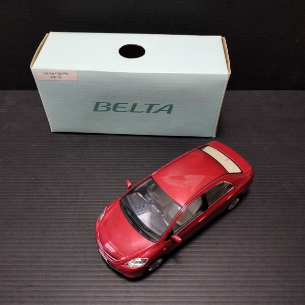 ● カラーサンプル「1/30 BELTA」TOYOTA ミニカー ベルタ レッドマイカメタリック