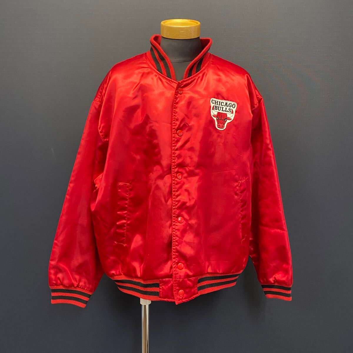 楽天市場】STARTER(スターター) サイズ:M 90s NBA CHICAGO BULLS Satin Varsity Jacket シカゴブルズ  サテンジャケット スタジャン レッド【中古】【程度B】【カラーレッド】【オンライン限定商品】 : ブランド買取・販売 BRING
