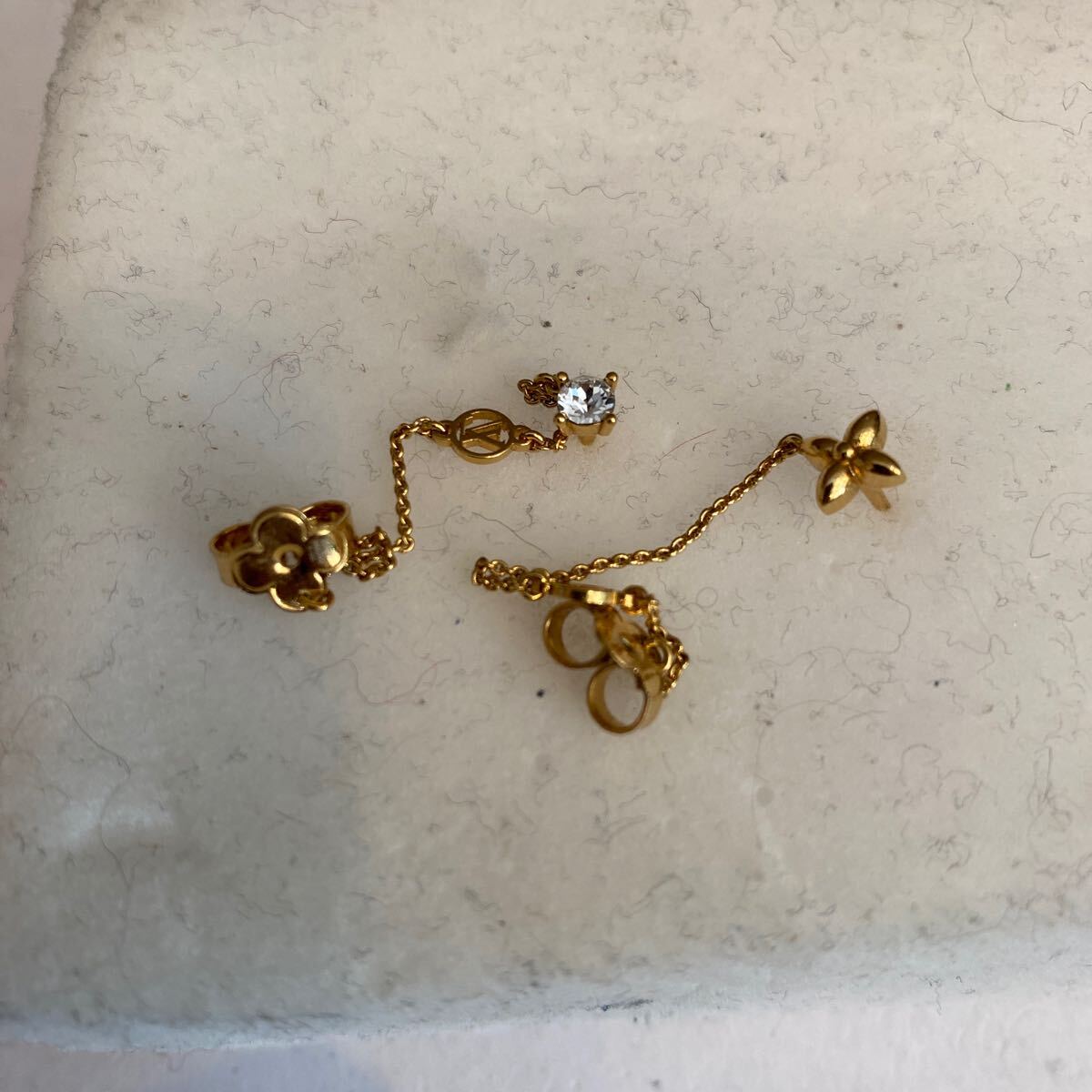LOUIS VUITTON ルイヴィトン ブックルドレイユ プティルイ M00390 ピアス ゴールドカラー