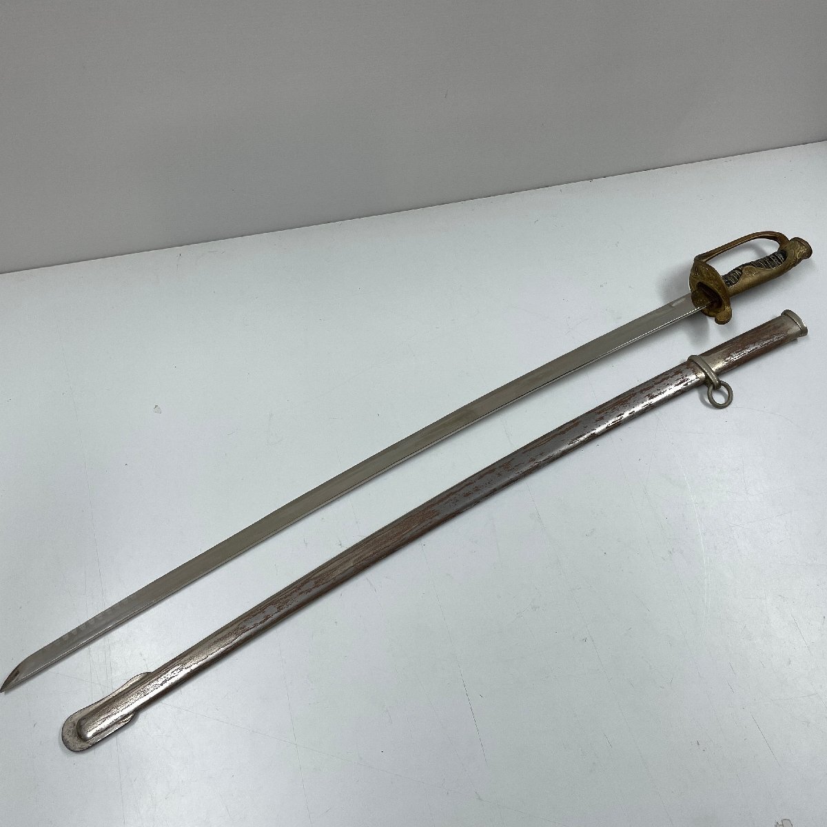 旧日本陸軍 海軍 サーベル 軍刀 模造刀 全長約84cm 旧家買取品 旧日本陸軍 海軍 サーベル 軍刀 模造刀 全長約84cm 旧家買取品