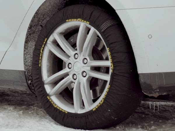 GOODYEAR 正規品 スノーソックス 布製 タイヤチェーン CLASSIC Lサイズ BMW 2シリーズアクティブツアラー / 3BA-62BX15 205/60R17 GOODYEAR 正規品 スノーソックス 布製 タイヤチェーン CLASSIC Lサイズ BMW 2シリーズアクティブツアラー / 3BA-62BX15 205/60R17