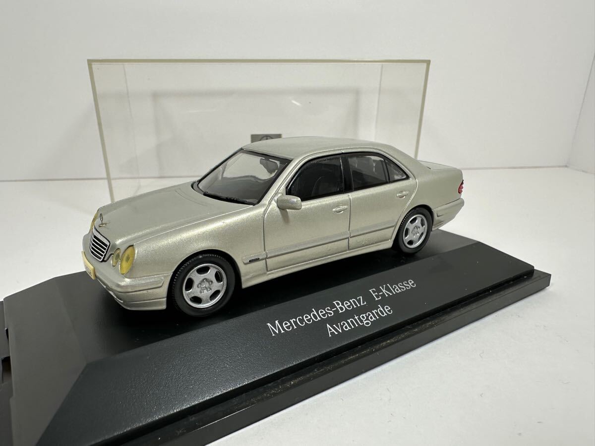 Amazon | 1/43「ベンツ W210後期Eクラスセダン」 2002 Hamburg
