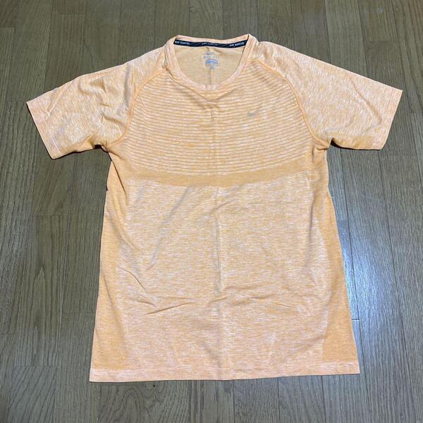 Nike Dri-FIT オレンジショートスリーブTシャツ ランニングTシャツ