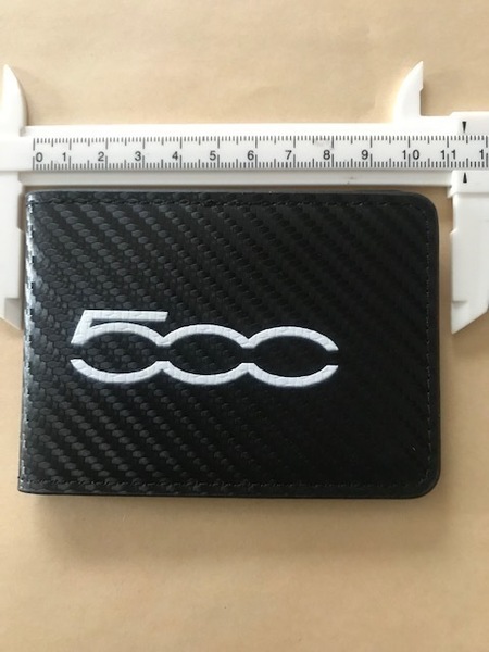 送料無料 さりげなく目立つかっこいい!500ロゴ カーボン調カードケース フィアット チンク