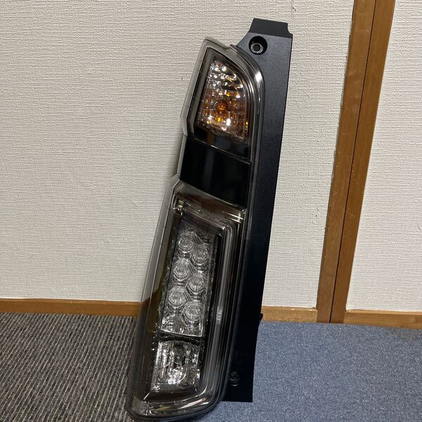 ホンダ・N-WGNカスタム・JH1・テールランプ テールライト 左 送料込み
