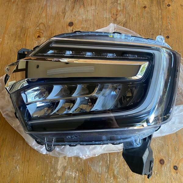N-BOXカスタム JF4 左ヘッドライト ASSY Y0248