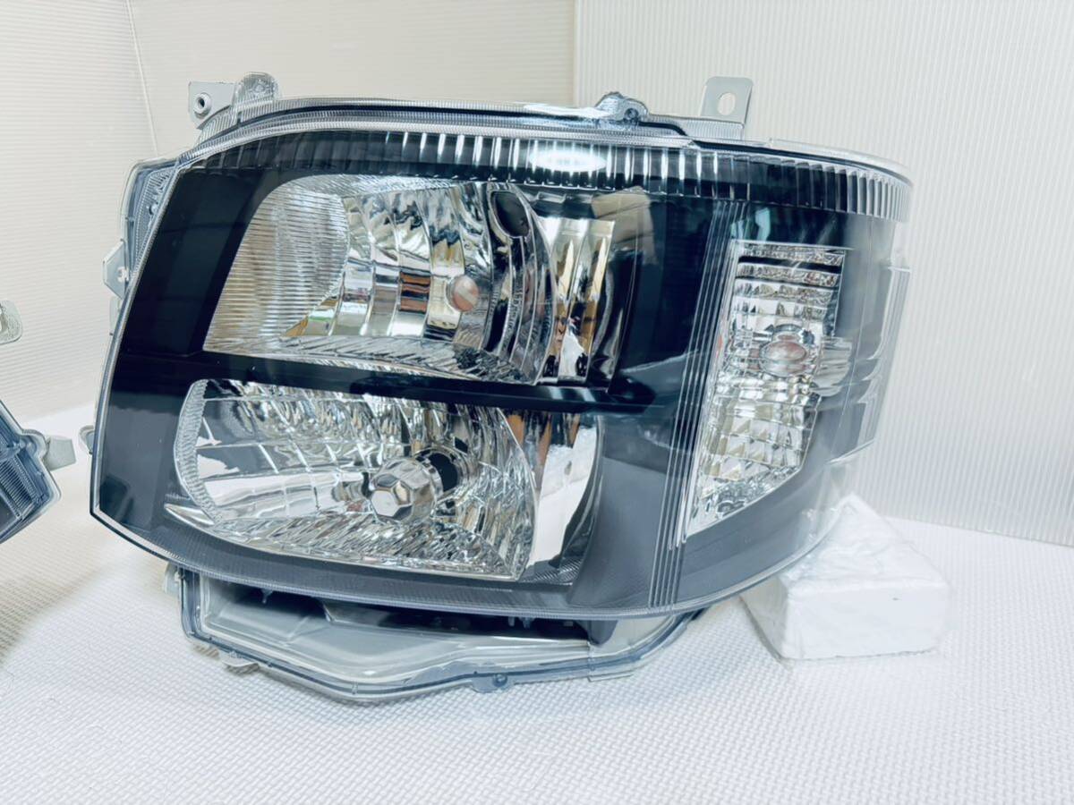 【新品】 ハイエース 3型 純正仕様 HID ヘッドライト インナーブラック ★コーキング処理★ 【新品】 ハイエース 3型 純正仕様 HID ヘッドライト インナーブラック ★コーキング処理★