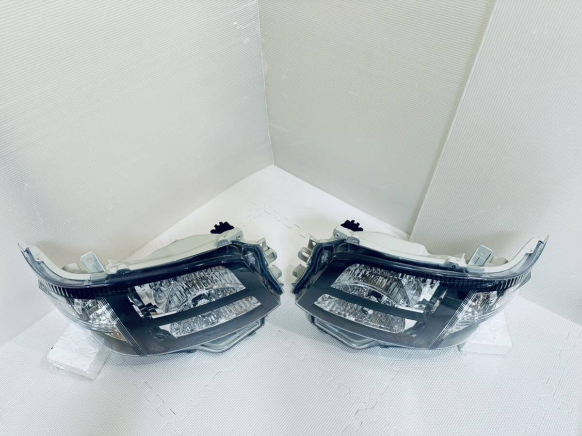 【新品】 ハイエース 3型 純正仕様 HID ヘッドライト インナーブラック ★コーキング処理★ 【新品】 ハイエース 3型 純正仕様 HID ヘッドライト インナーブラック ★コーキング処理★