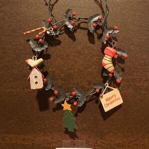 g【美品】玄関や子供部屋のドア掛けに♪ 小鳥など細かな装飾がかわいい金属製リース