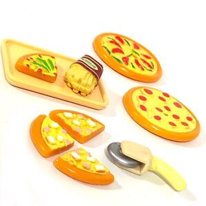 ●シルバニアファミリー リンリンピザショップ よりピザ など小物セット