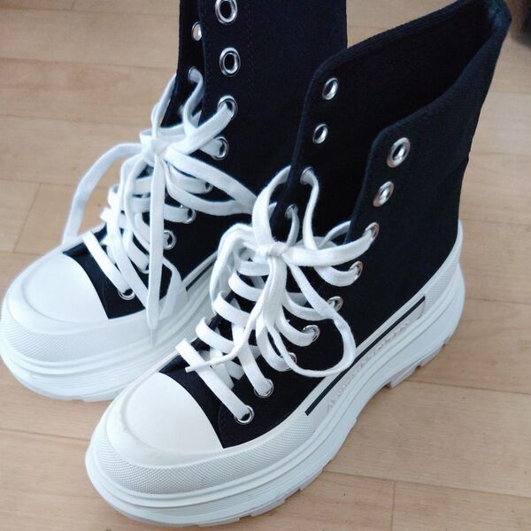 Alexander McQueen Tread Slick Boots