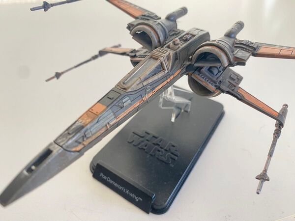 デアゴスティーニのダイキャストモデルスターウォーズ Xウィング スターファイターブラックワン