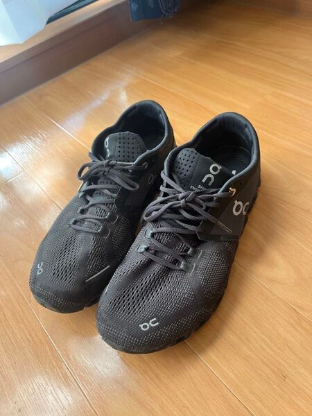 On cloud スニーカー ブラック M10