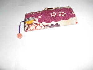 着物生地にて作られた財布　花柄のキレイな財布　珊瑚の値付け付き財布
